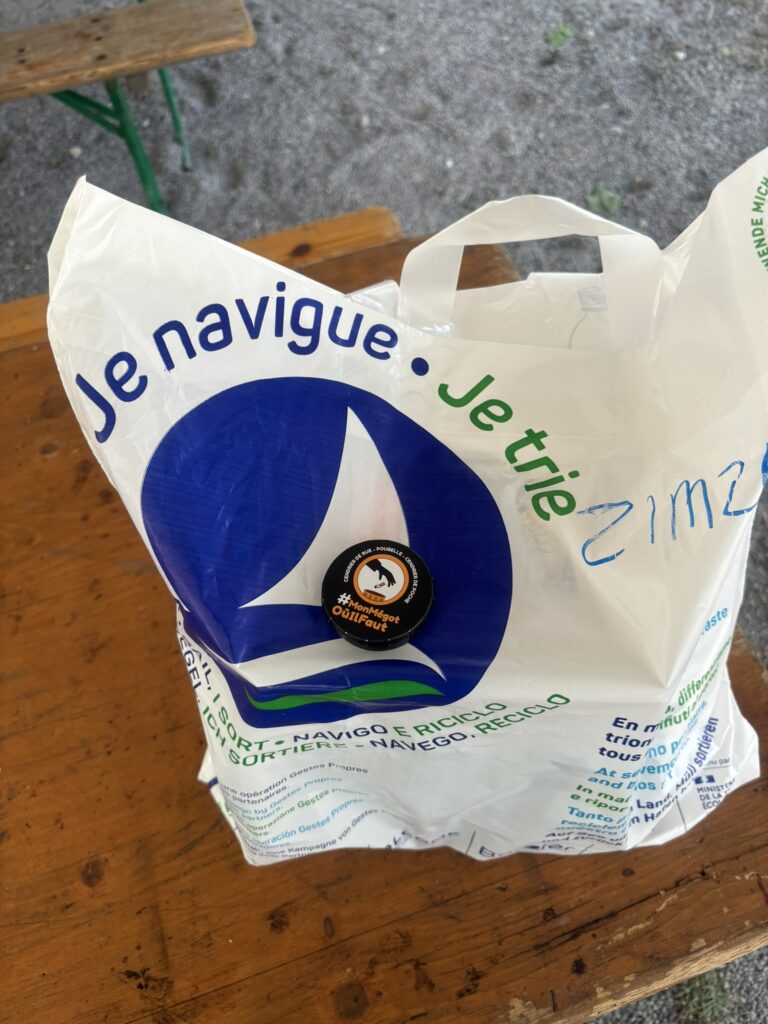 je navigue je trie et j'oublie pas mon cendrier de poche